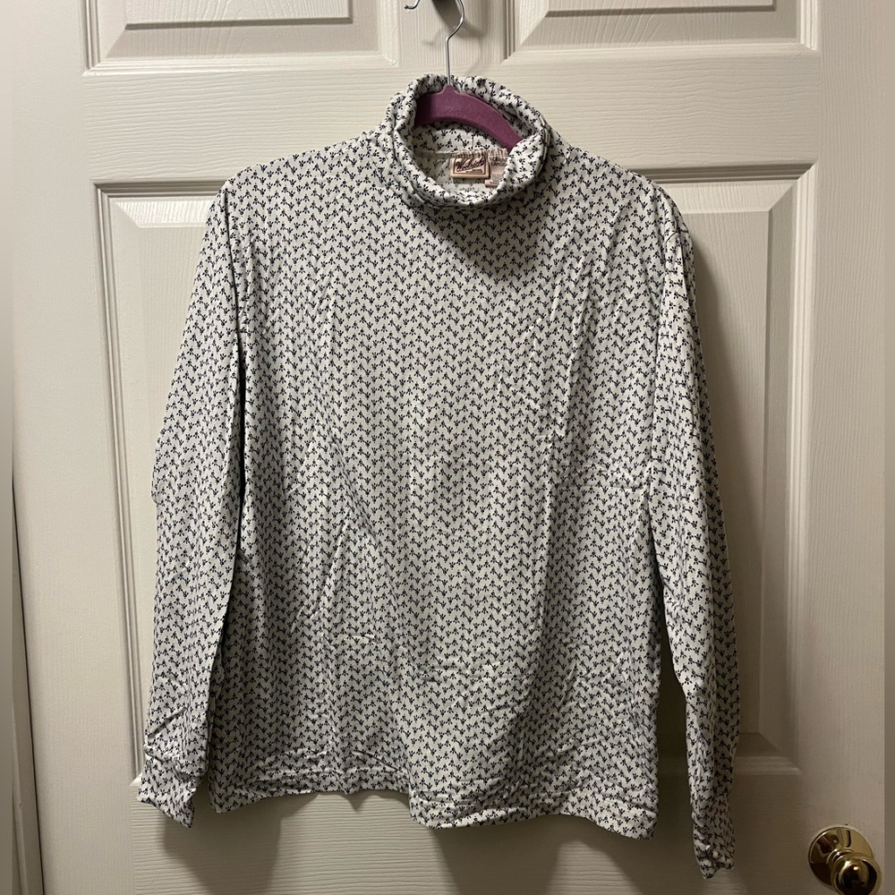 Woolrich Women's Parchment Turtleneck. Sz Lg. Layering Piece